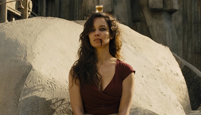 Bérénice Marlohe intrappolata nell’horror Meander; trama e poster