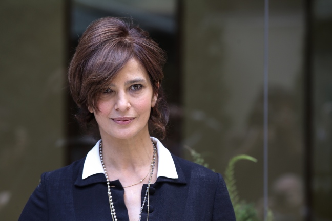Laura Morante fa il punto sulla sua vita sentimentale nel primo trailer di Assolo