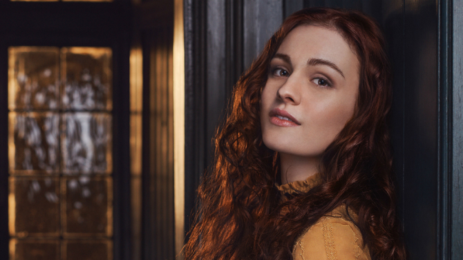sophie-skelton