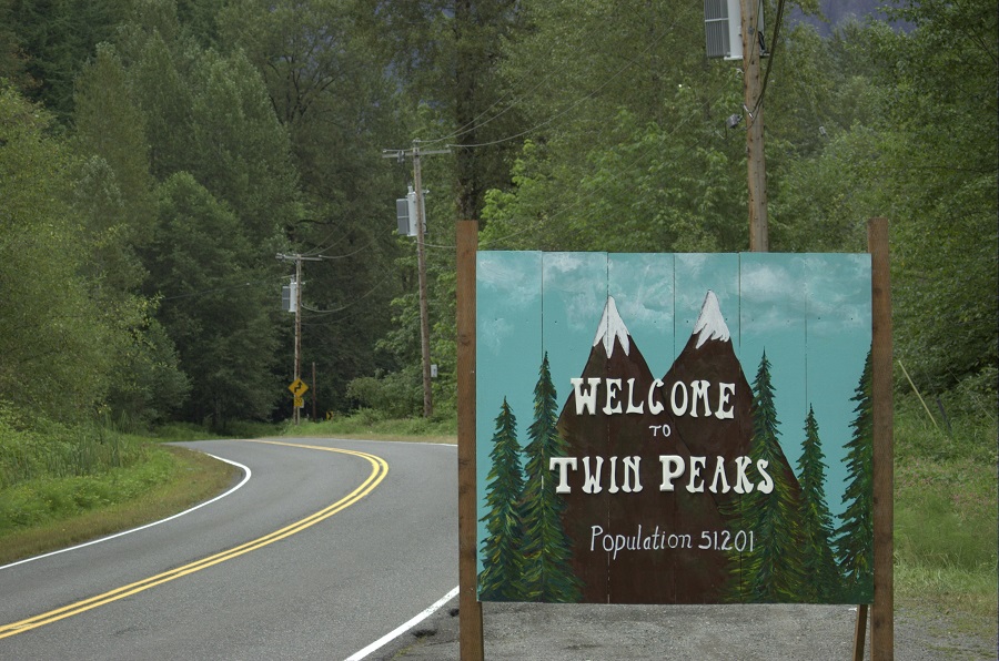 Twin Peaks: Naomi Watts e Tom Sizemore si uniscono al cast. David Lynch sarà ancora Gordon Cole