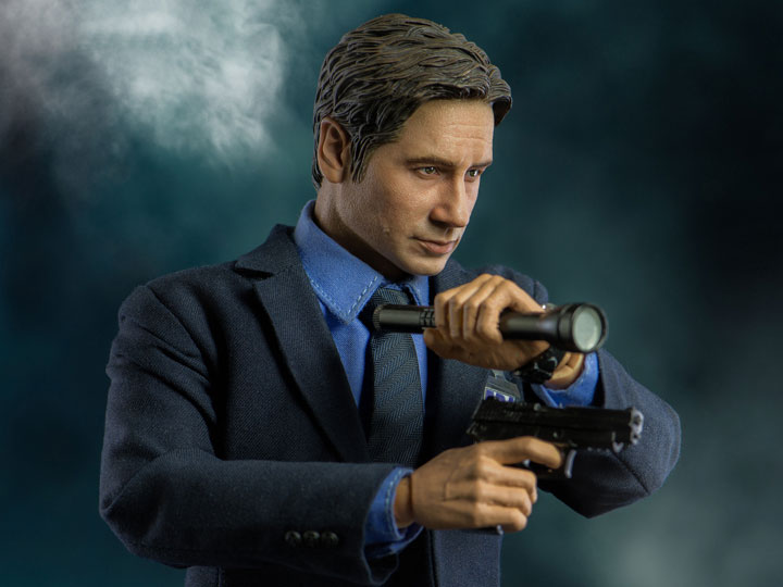 A caccia di X-Files con l’action figure in scala 1/6 dell’Agente Fox Mulder