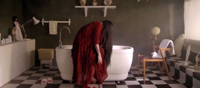 Bunshinsaba vs Sadako 2