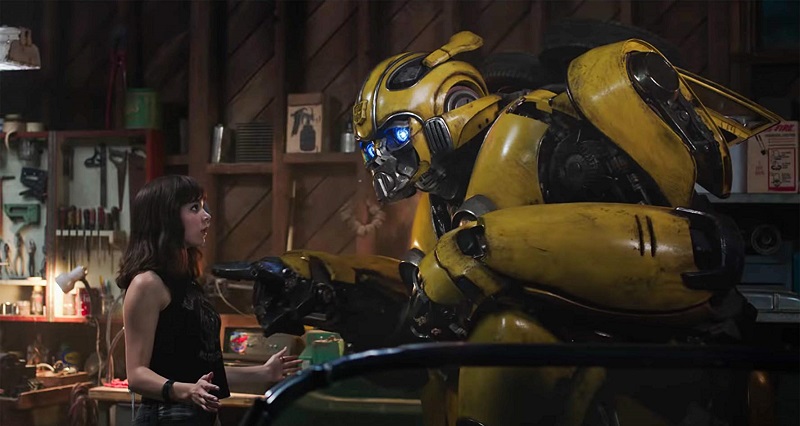 Hailee Steinfeld e Dylan O'Brien in Bumblebee (2018)