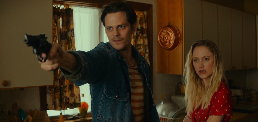 Prima clip per Villains: Bill Skarsgård e Maika Monroe sono rapinatori spavaldi Villains maika bill film