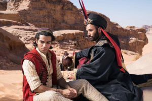 Marwan Kenzari e Mena Massoud in Aladdin (2019)