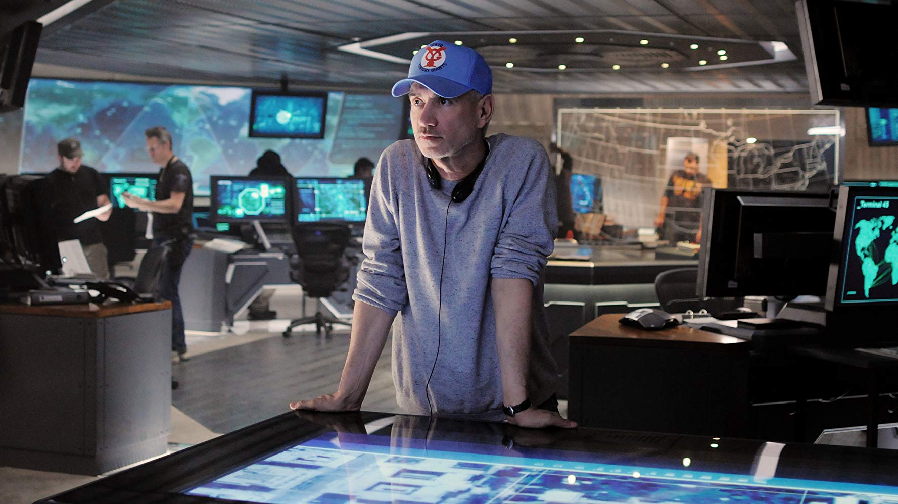 Moonfall: trama per il film catastrofico di Roland Emmerich Roland Emmerich set