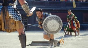 Russell Crowe e Sven-Ole Thorsen in Il Gladiatore (2000)