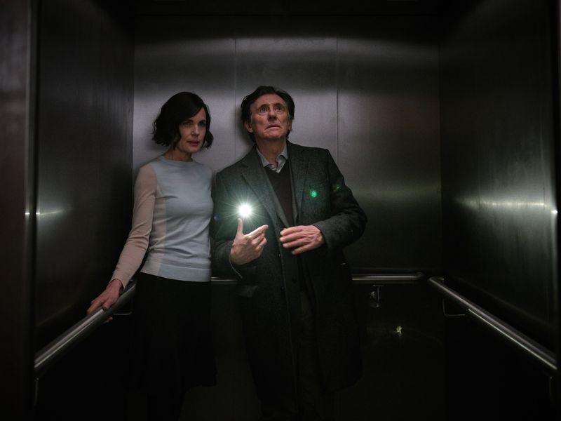 La Guerra dei Mondi: immagini e trama per la serie con Gabriel Byrne ed Elizabeth McGovern la guerra dei mondi miniserie TV BBC 2019