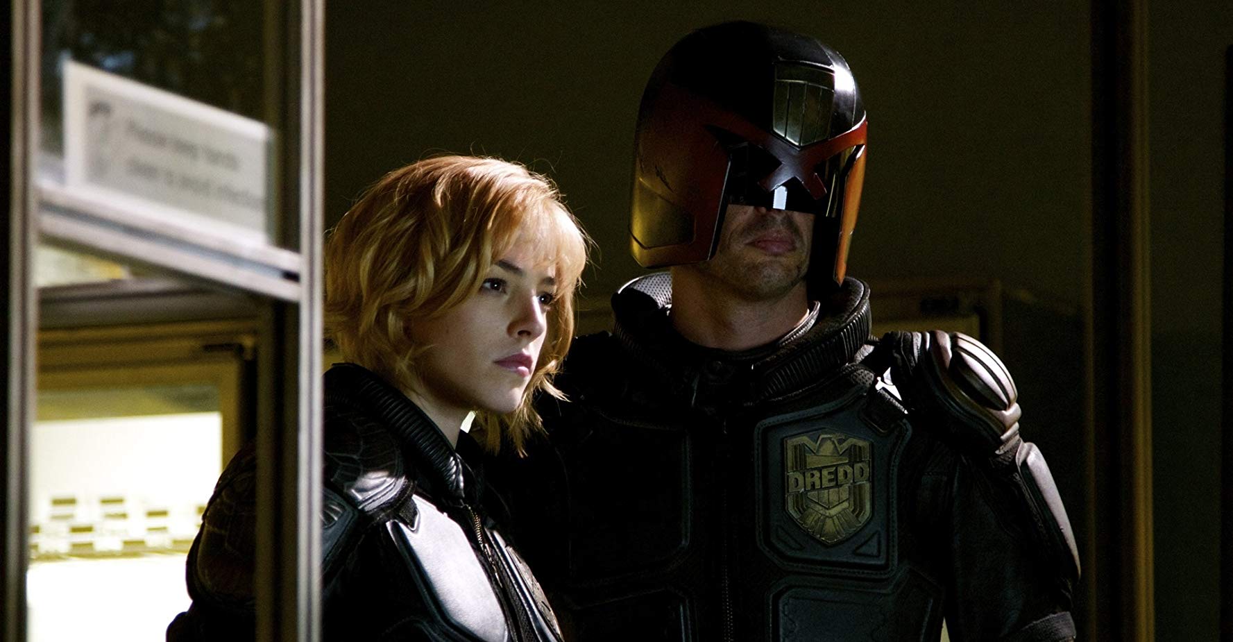 Karl Urban e Olivia Thirlby in Dredd (2012)