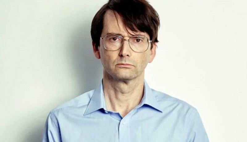 Des (serie limitata): trama e prima foto di David Tennant come il serial killer Dennis Nilsen david tennant serial killer des serie