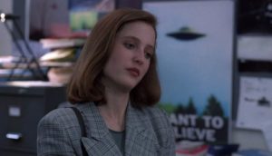 Gillian Anderson poster in pilot X Files (1993)