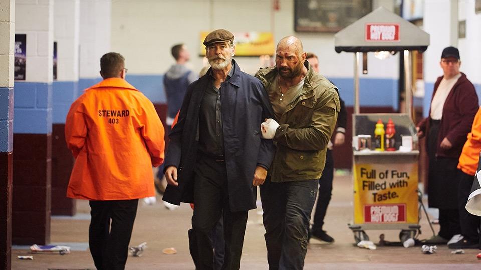 Pierce Brosnan e Dave Bautista in Final Score (2018) film