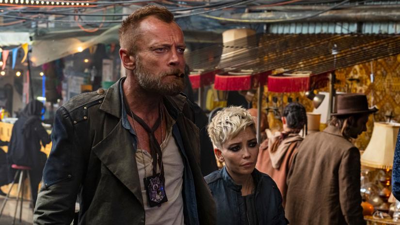 The Watch: prime immagini e cast della serie BBC sul Mondo Disco di Terry Pratchett richard dormer the watch serie 2020