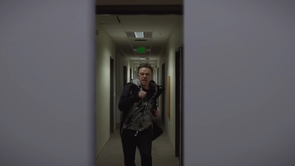 Teaser per The Stranger: il maniaco Dane DeHaan bracca Maika Monroe the stranger quibi film Dane DeHaan