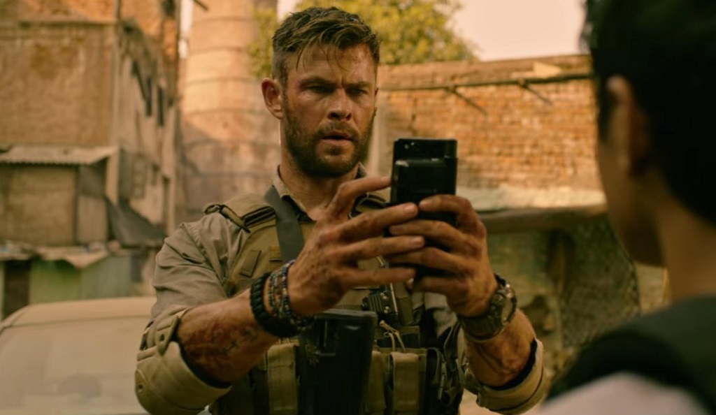 Chris Hemsworth in Tyler Rake - Extraction (2020)