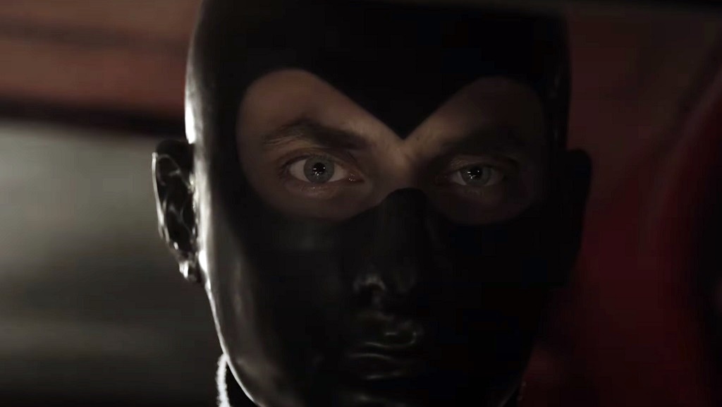 Teaser per Diabolik: Luca Marinelli è il re del terrore di Clerville per i Manetti