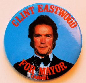 clint eastwood spilla sindaco