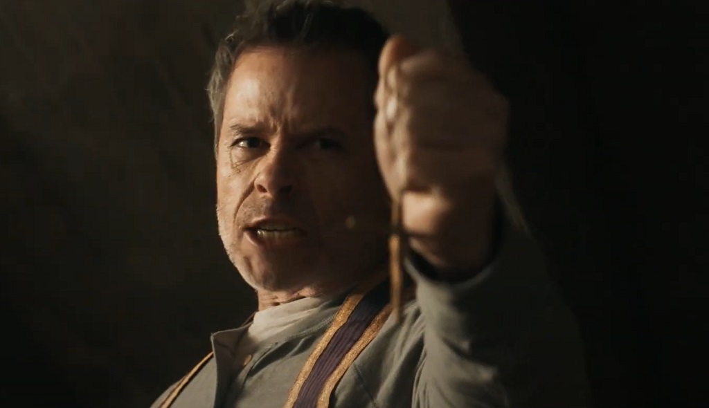 Trailer per The Seventh Day: Guy Pearce è un esorcista che addestra novizi contro il Male the seventh day film horror 2021 guy pearce