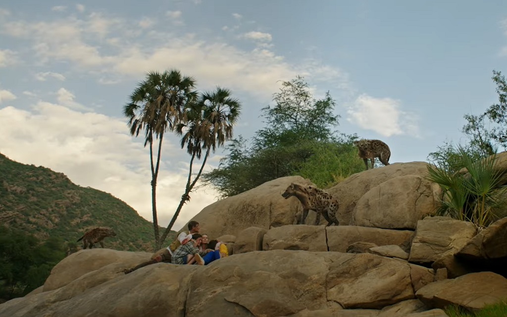 Trailer per Endangered Species: Rebecca Romijn contro bestie feroci e  bracconieri nell'Africa nera | Il Cineocchio