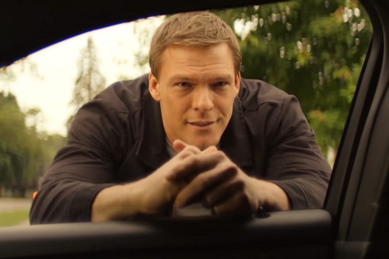 Reacher, stagione 1: la recensione degli 8 episodi della serie Amazon