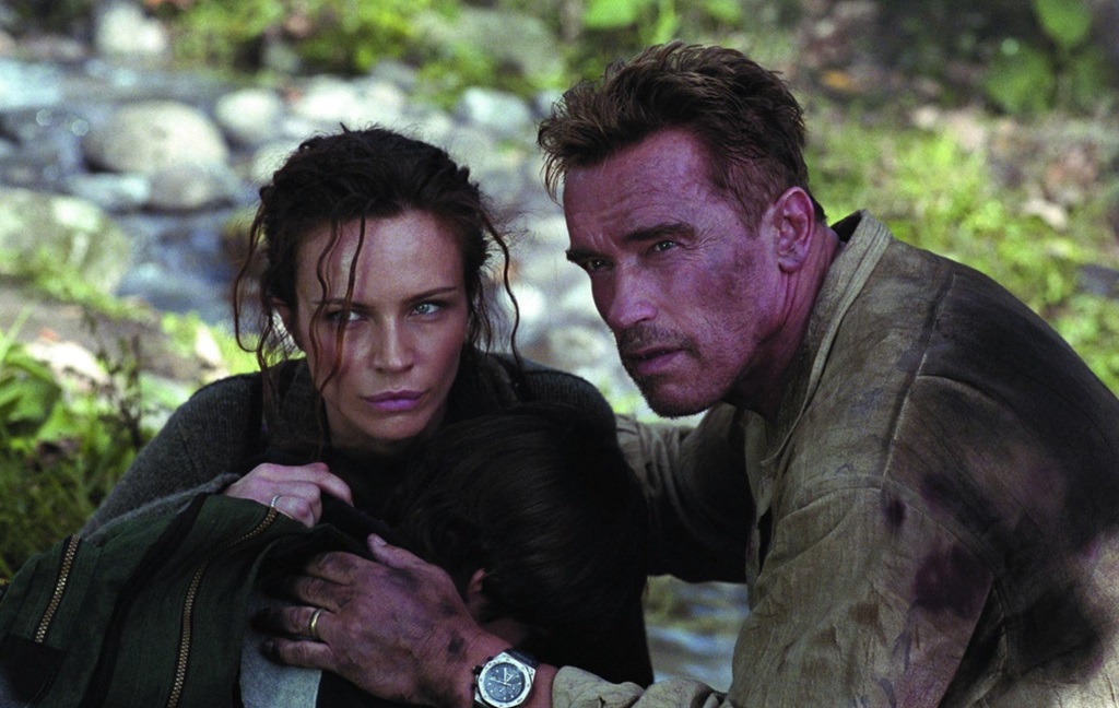 Arnold Schwarzenegger e Francesca Neri in Danni collaterali (2002)