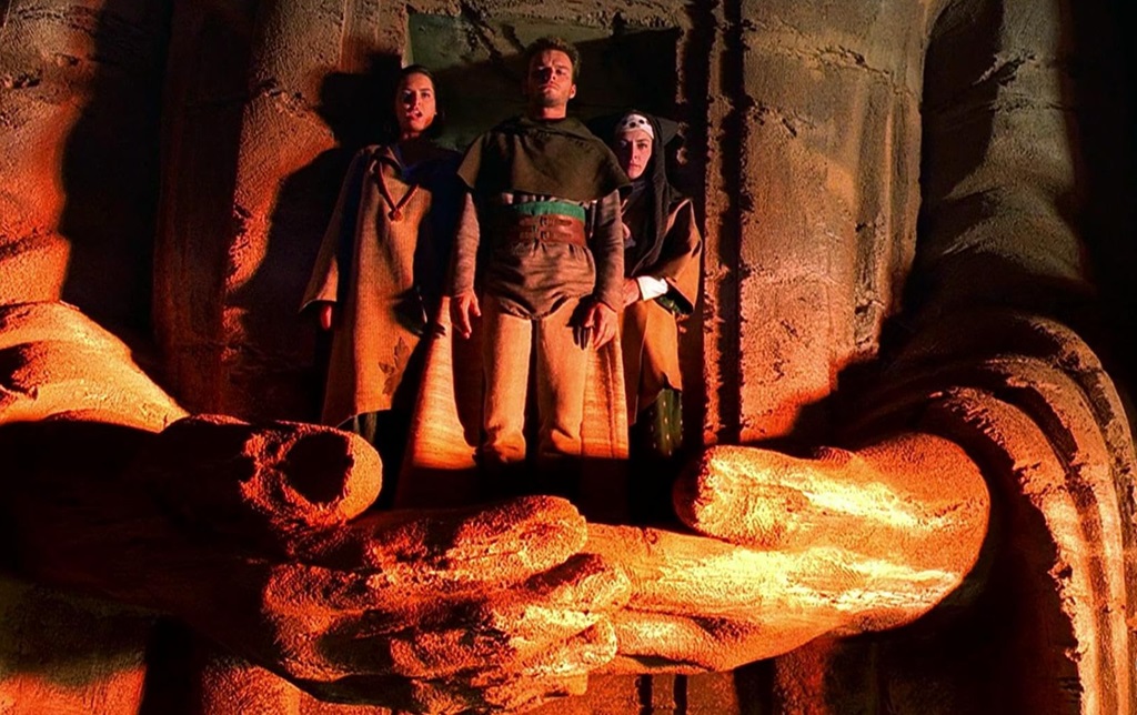Alec Newman e Saskia Reeves in Dune – Il destino dell’universo (2000) Alec Newman e Saskia Reeves in Dune - Il destino dell'universo (2000)