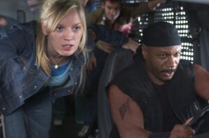Ving Rhames e Sarah Polley in L'alba dei morti viventi (2004)