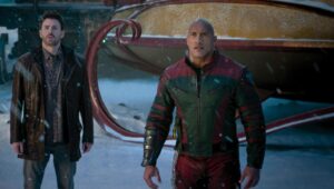 Chris Evans e Dwayne Johnson in Uno Rosso (2024)