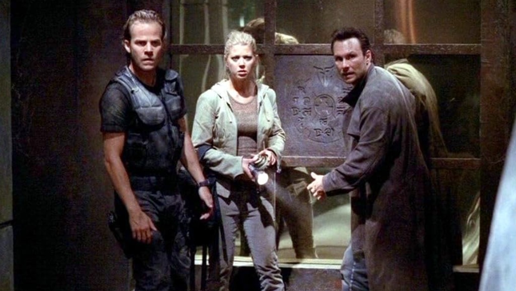 Christian Slater, Stephen Dorff e Tara Reid in Alone in the Dark (2005) Christian Slater, Stephen Dorff e Tara Reid in Alone in the Dark (2005)