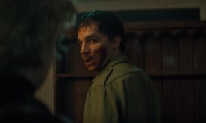 Julia Garner e Christopher Abbott in Wolfman (2025)