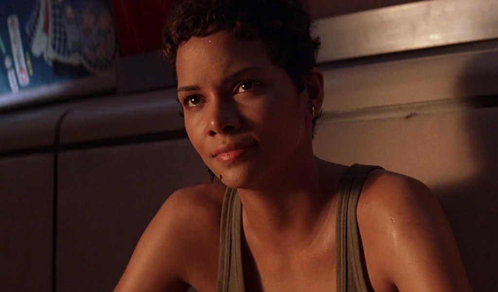 Halle Berry in La morte può attendere (2002) Halle Berry in La morte può attendere (2002)