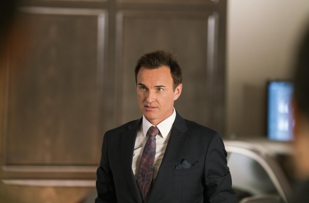 Julian McMahon in Runaways (2017) Julian McMahon in Runaways (2017)