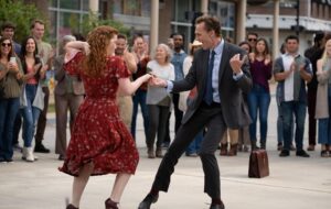 Tom Hiddleston e Annalise Basso in The Life of Chuck (2024)