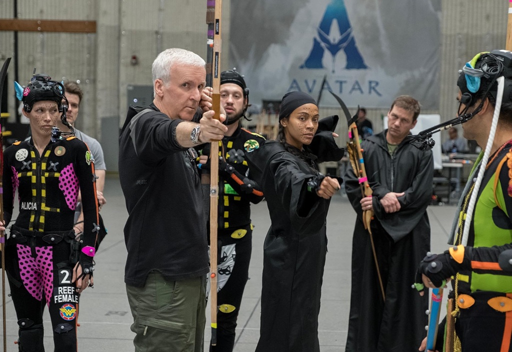 James Cameron e Zoe Saldaña in Avatar fuoco e cenere (2025)