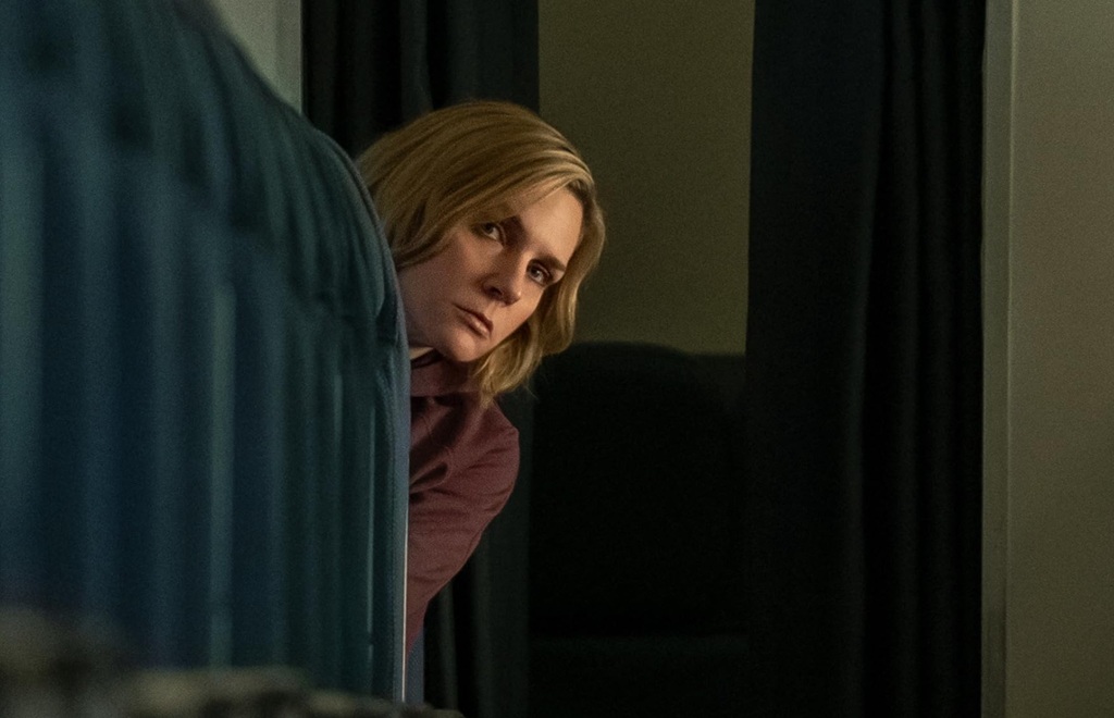 Rhea Seehorn in Pluribus (2025) Rhea Seehorn in Pluribus (2025)