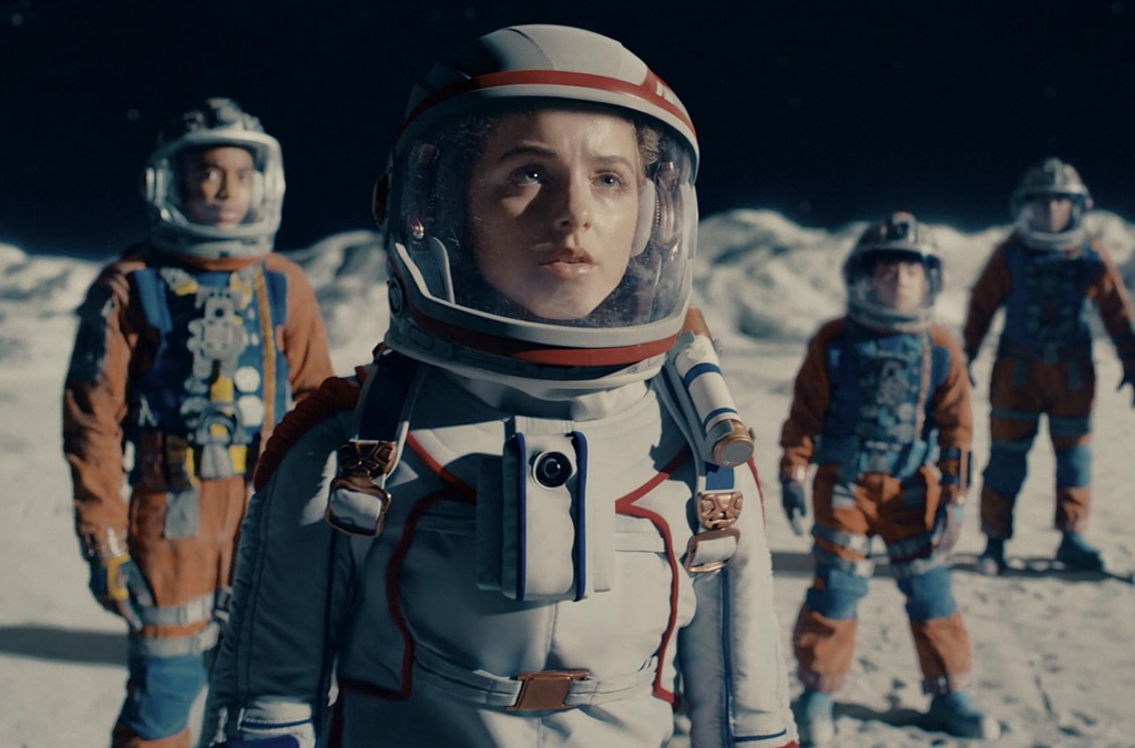 Mckenna Grace in Cratere (2023)