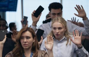 Sophie Turner e Archie Madekwe in Steal (2026)