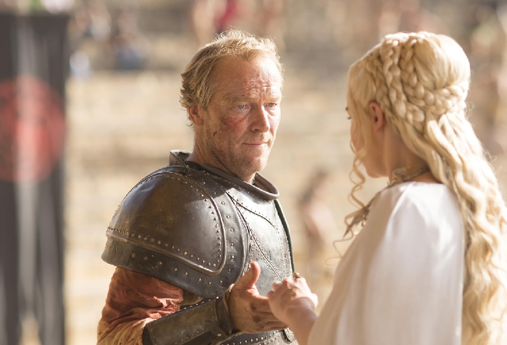 Iain Glen ed Emilia Clarke in Il trono di spade (2011)