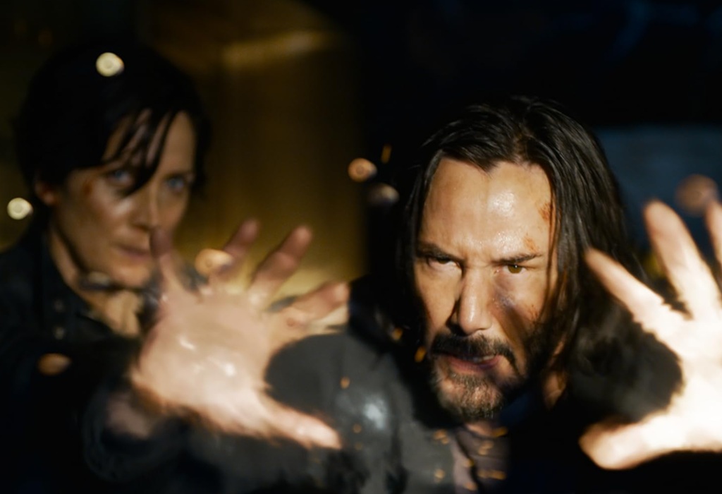 Keanu Reeves e Carrie-Anne Moss in Matrix Resurrections (2021)