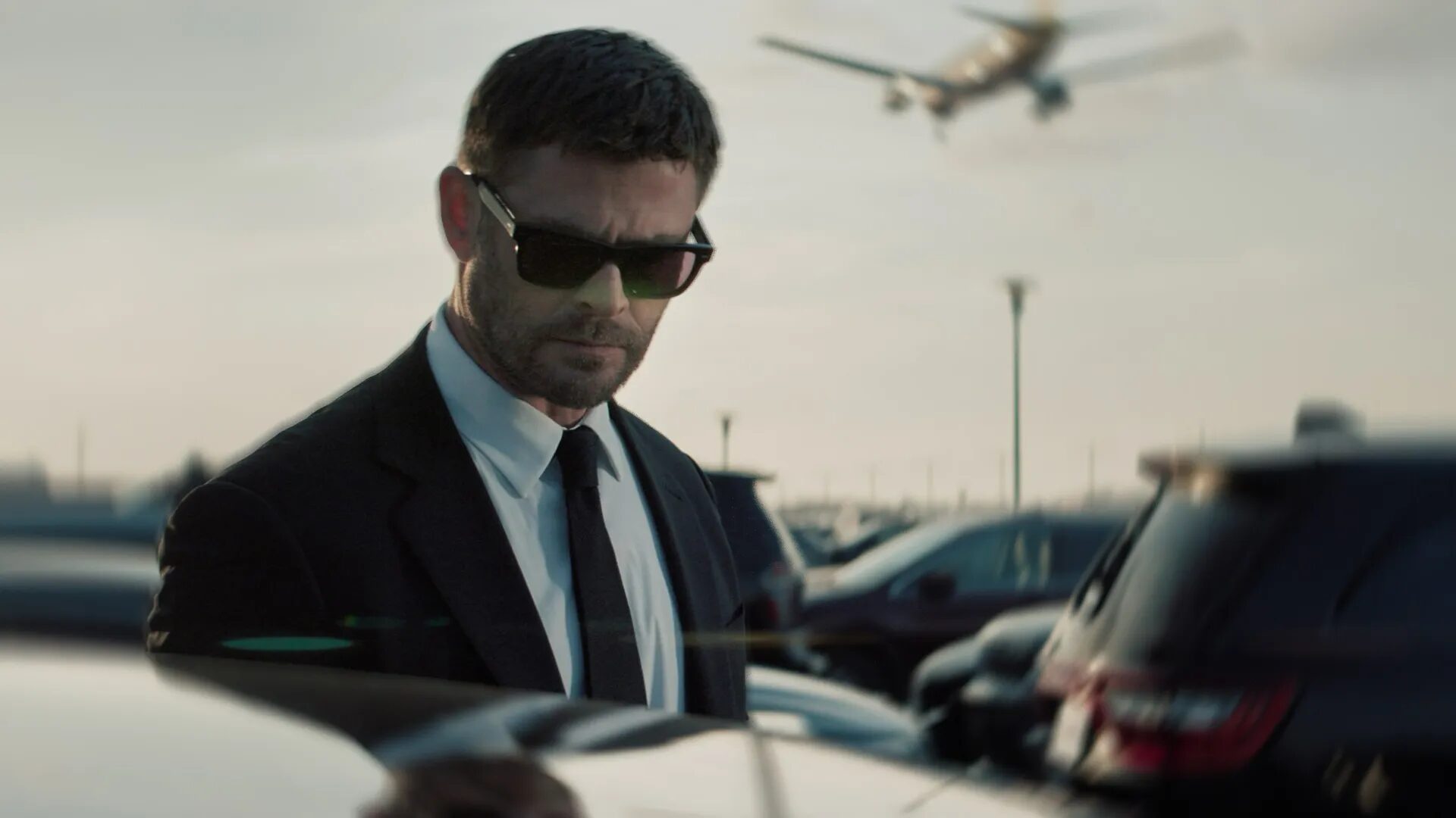 Chris Hemsworth in Crime 101