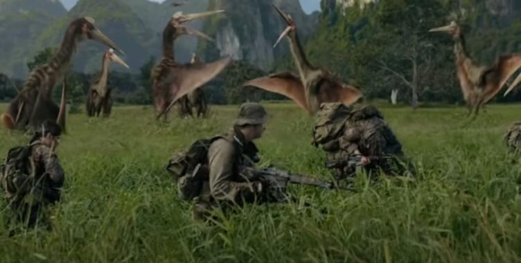 Primitive War: la recensione del film di Luke Sparke tra guerra del Vietnam e dinosauri