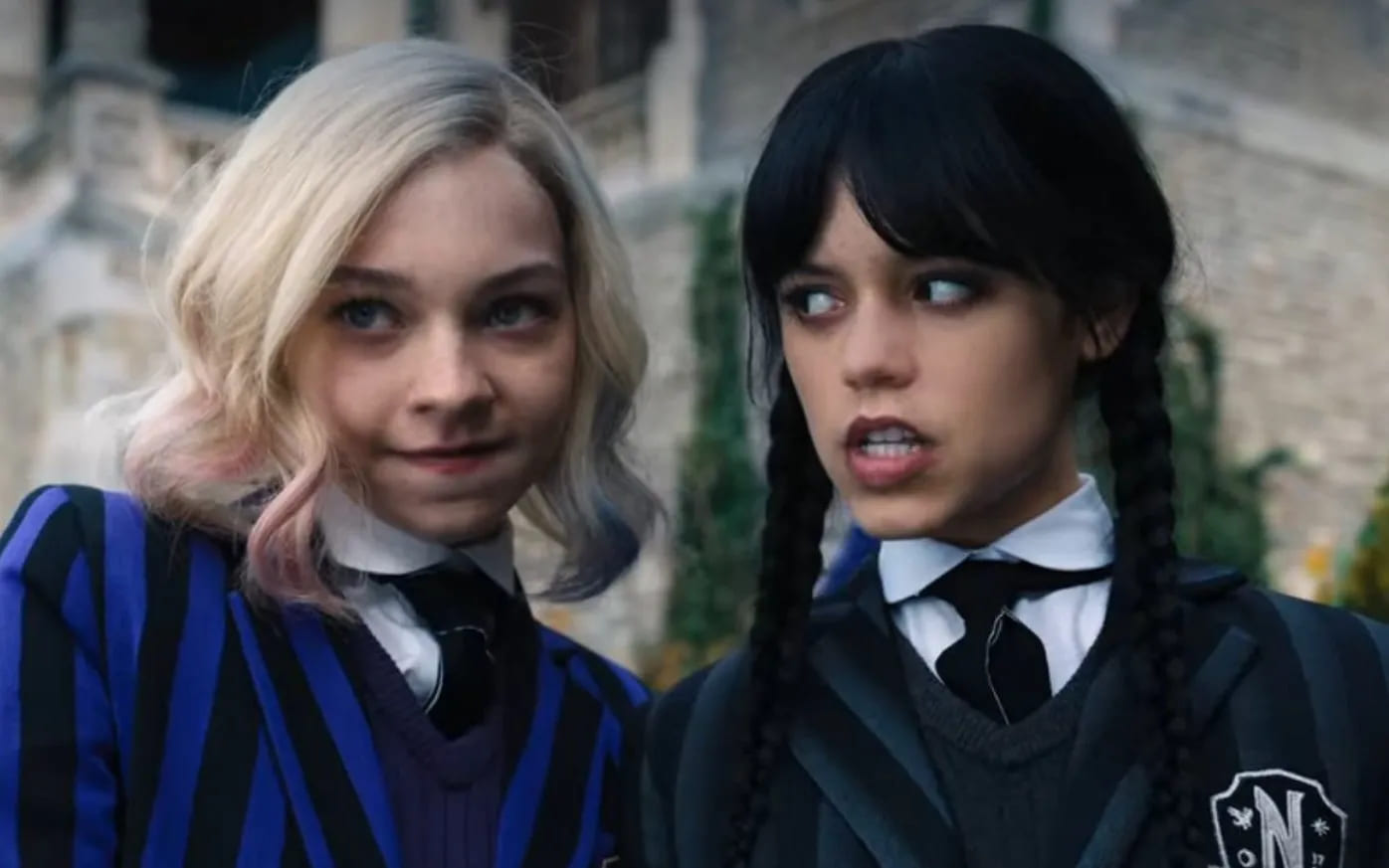 Emma Myers e Jenna Ortega in Mercoledì Emma Myers e Jenna Ortega in Mercoledì