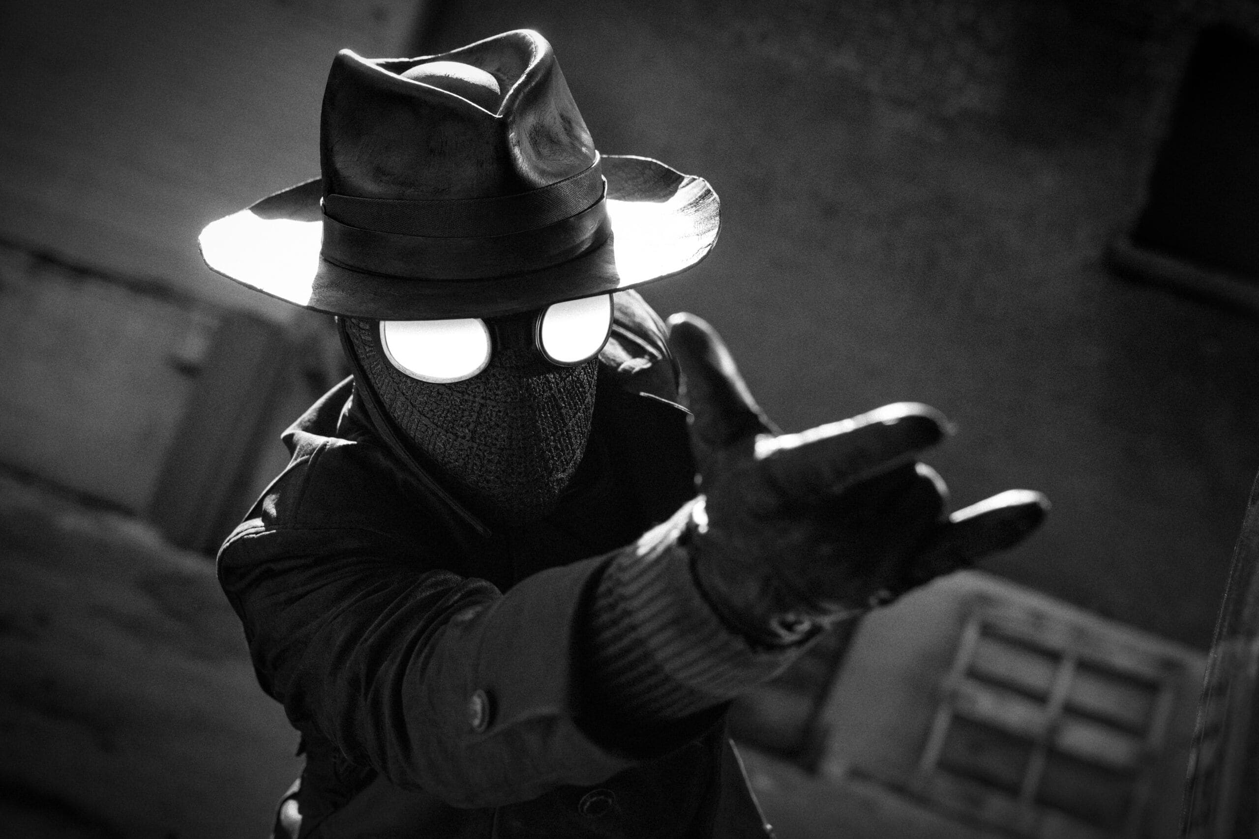 Una scena in bianco e nero della serie tv Spider Noir