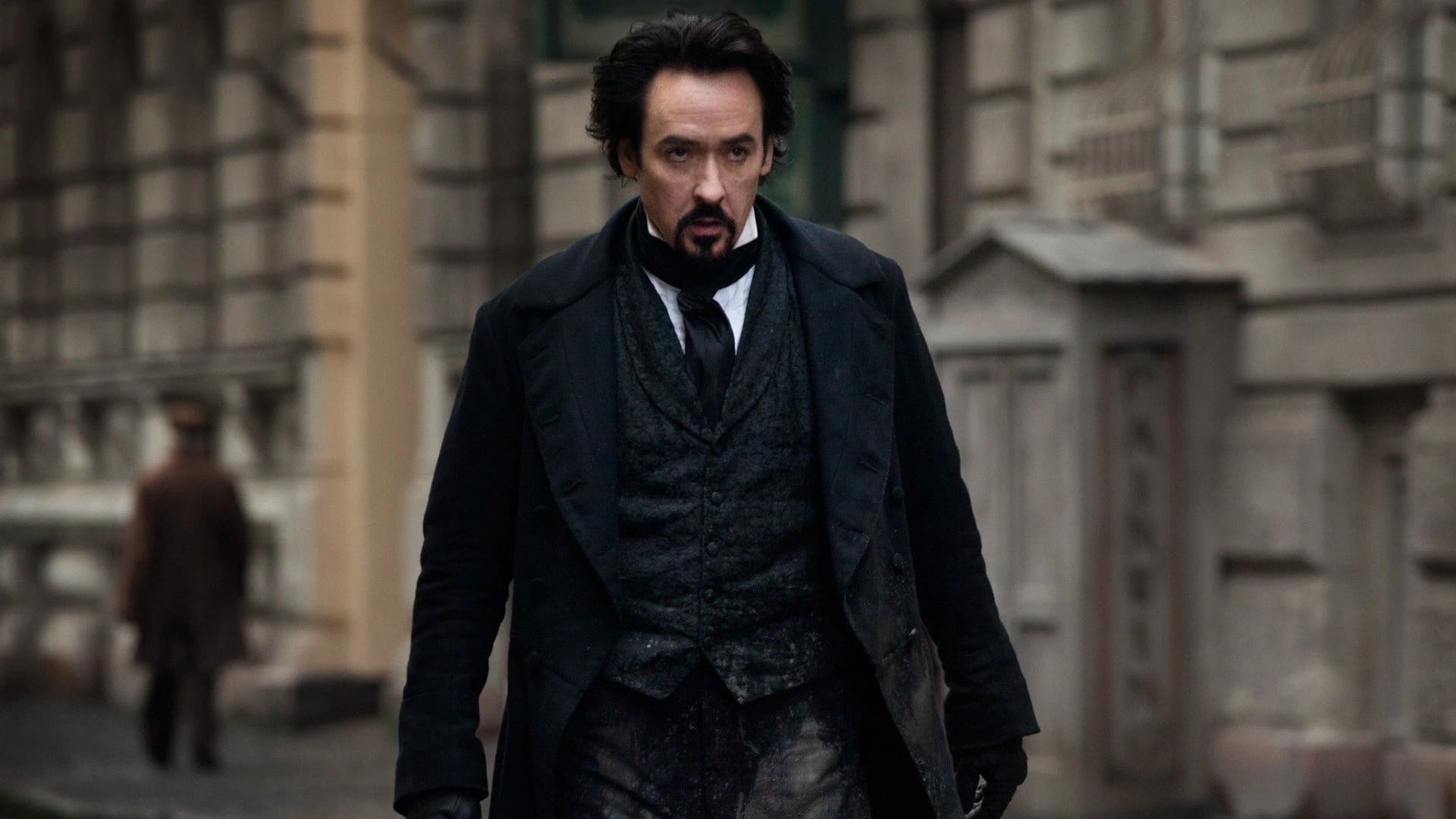 John Cusack nel ruolo di Edgar Allan Poe in The Raven