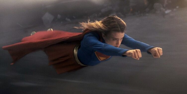 Supergirl recensione: Milly Alcock convince, ma il nuovo film DC vola col pilota automatico