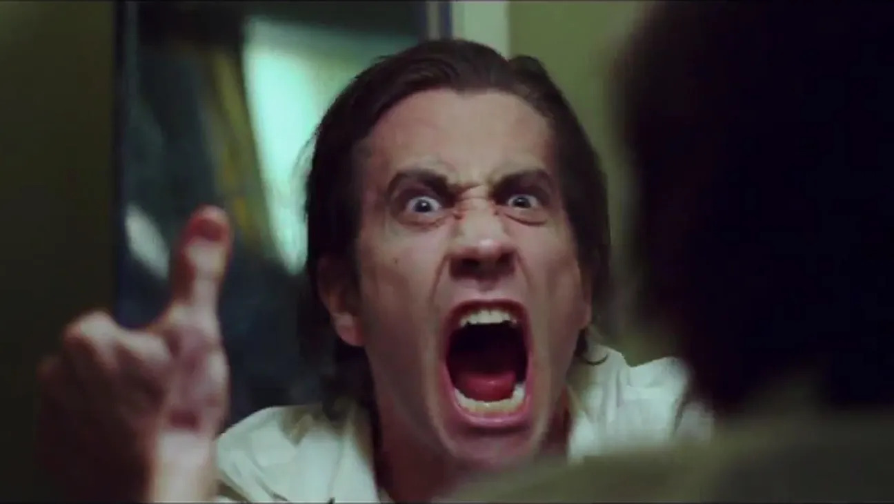 Jake Gyllenhaal in una scena di Lo Sciacallo Nightcrawler
