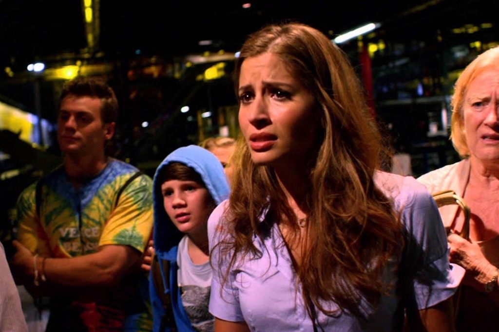 Mercedes Mason in Quarantena 2 (2011)