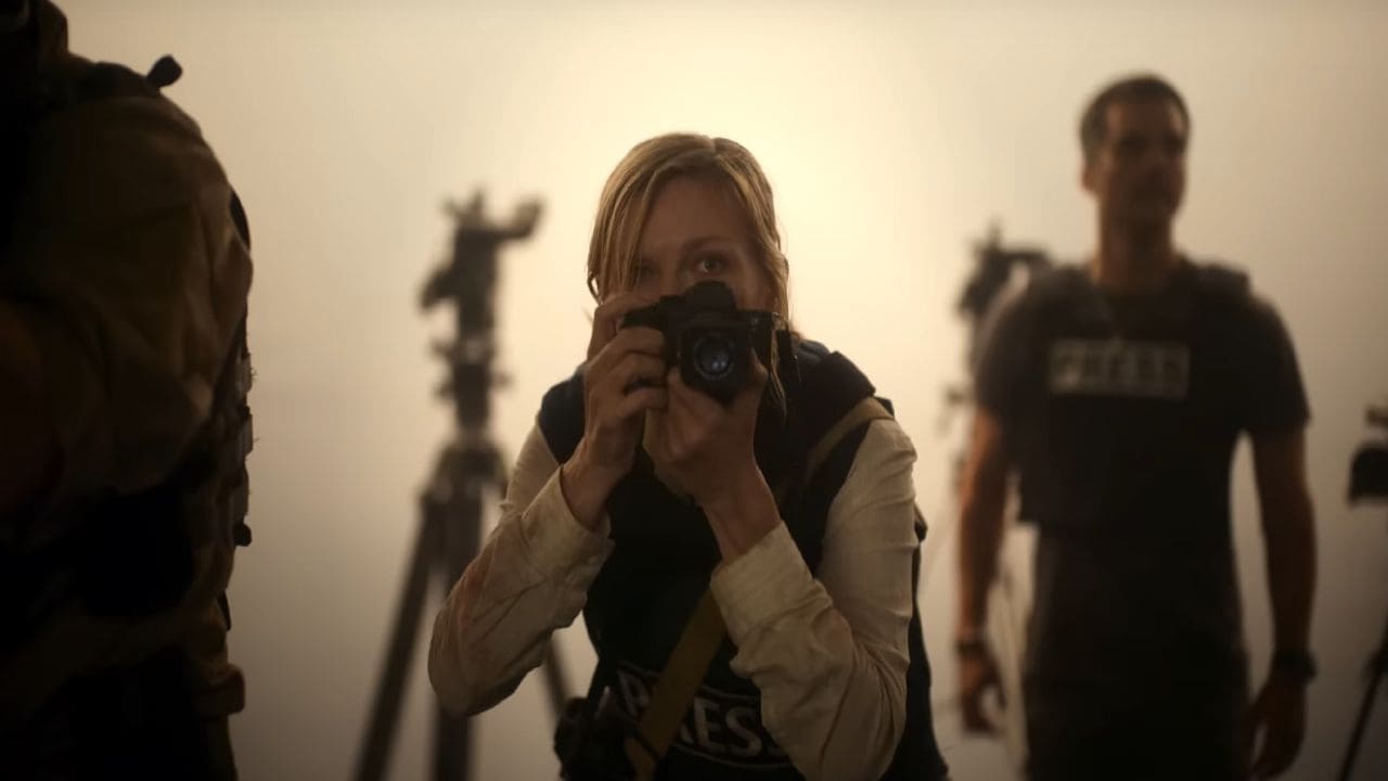 Una scena di Civil War con Kirsten Dunst