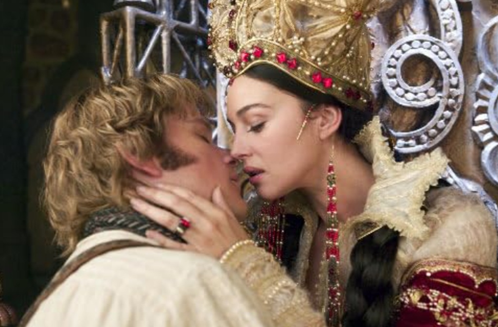 Monica Bellucci in I fratelli Grimm e l’incantevole strega (2005) Monica Bellucci in I fratelli Grimm e l'incantevole strega (2005)