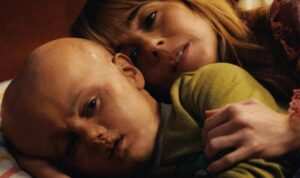 linda cardellini e jason in crystal lake serie